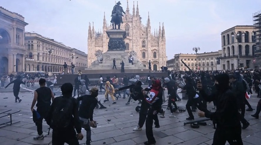 Imagem ilustrativa de documentos italianos e bandeira da Itália