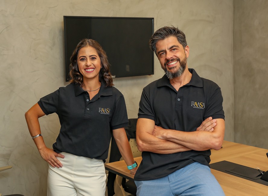 Equipe RAASA Advogados em reunião estratégica sobre gestão imobiliária