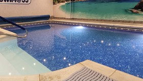 Homem aluga piscina dentro de casa e fatura R$ 544 mil 