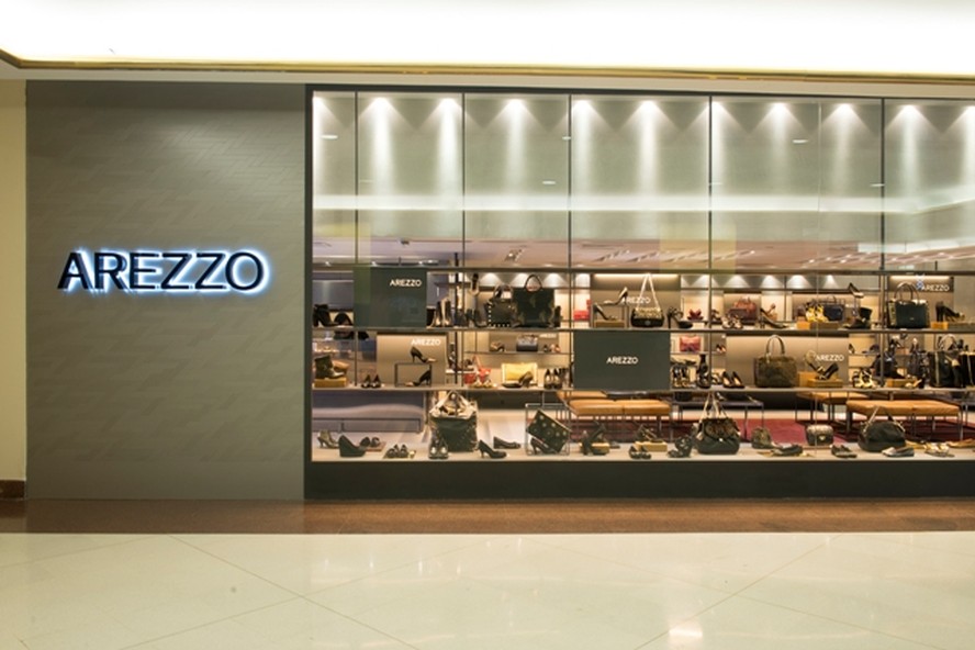 Arezzo e Soma devem anunciar fusão bilionária hoje: o que esperar da nova gigante da moda brasileira?