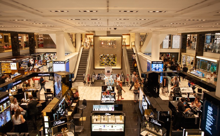 Shoppings fecham 127 lojas em agosto. Polishop e Ponto lideram