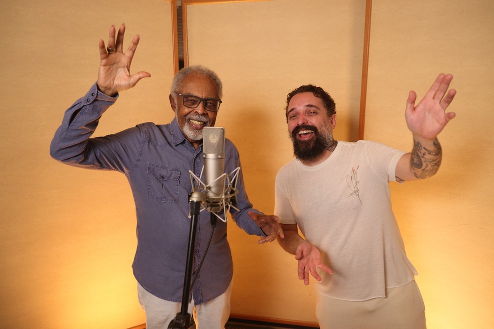 Gilberto Gil e Chaps nas gravações do Mundo Bita — Foto: Marcos Hermes