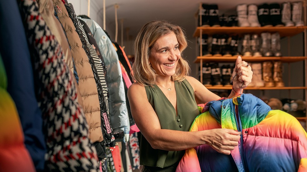 Uma boa ideia é só o começo  -  PERCEPÇÃO - Bárbara Baer lançou a Linda Neve depois de notar que esquiadores evitam repetir roupas e preferem alugar looks prontos para economizar na temporada — Foto: Keiny Andrade