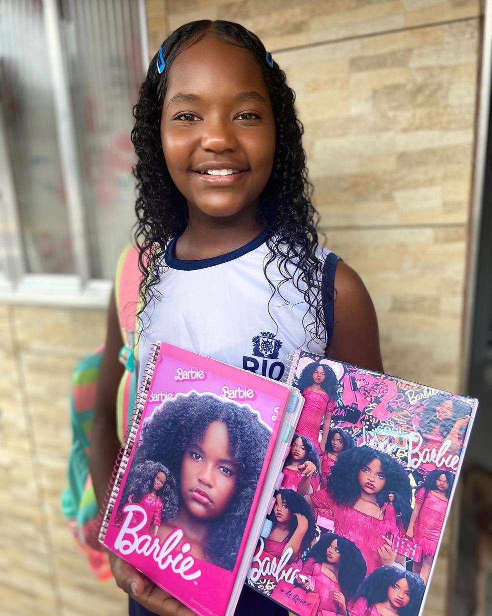 Anne Bellize viralizou ao fazer ensaio para capa de caderno — Foto: Reprodução / Instagram