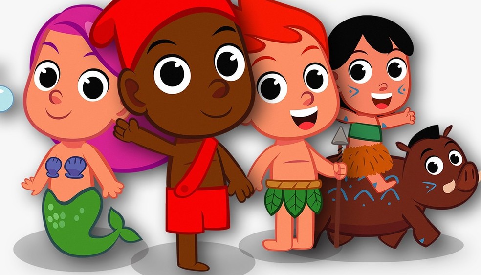 Uma ilustração de estilo infantil com quatro figuras folclóricas brasileiras em pé lado a lado sobre um fundo branco. Da esquerda para a direita: a sereia Iara, com rabo verde e cabelos rosa com conchas; o Saci-Pererê, um menino negro de gorro vermelho pulando em uma perna só e acenando; o Curupira, com cabelos vermelhos em pé e saia de folhas; e uma menina indígena (Caipora) montada em um queixada (porco-do-mato) marrom. Todos têm olhos grandes e expressões felizes.