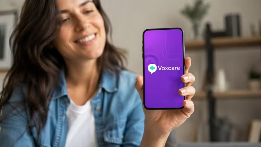 Aplicativo de telemedicina sendo usado em smartphone por usuário