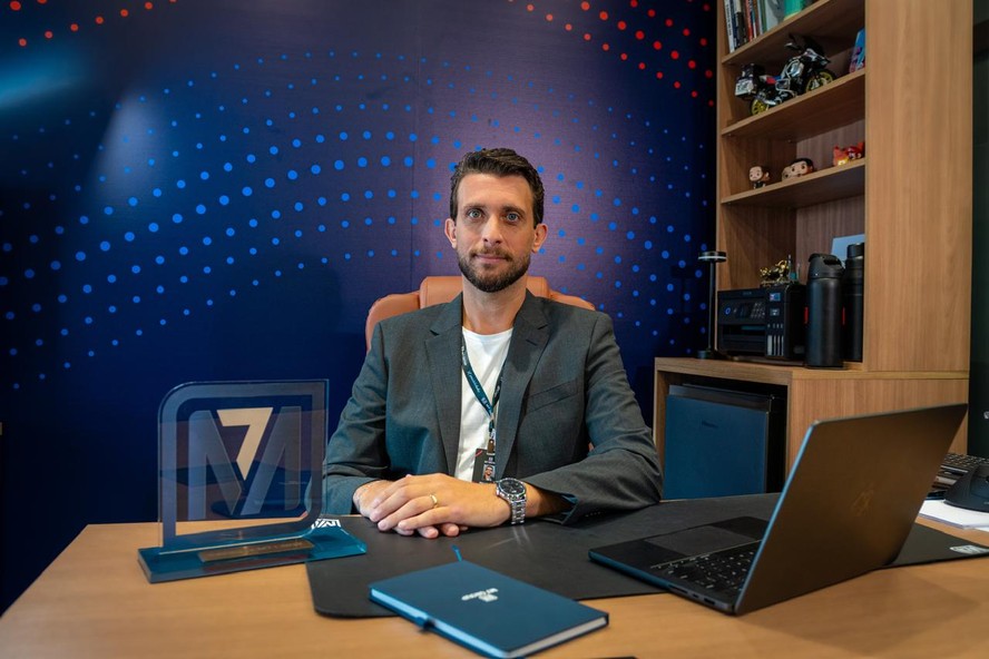 Equipe da M7 Group reunida em reunião estratégica