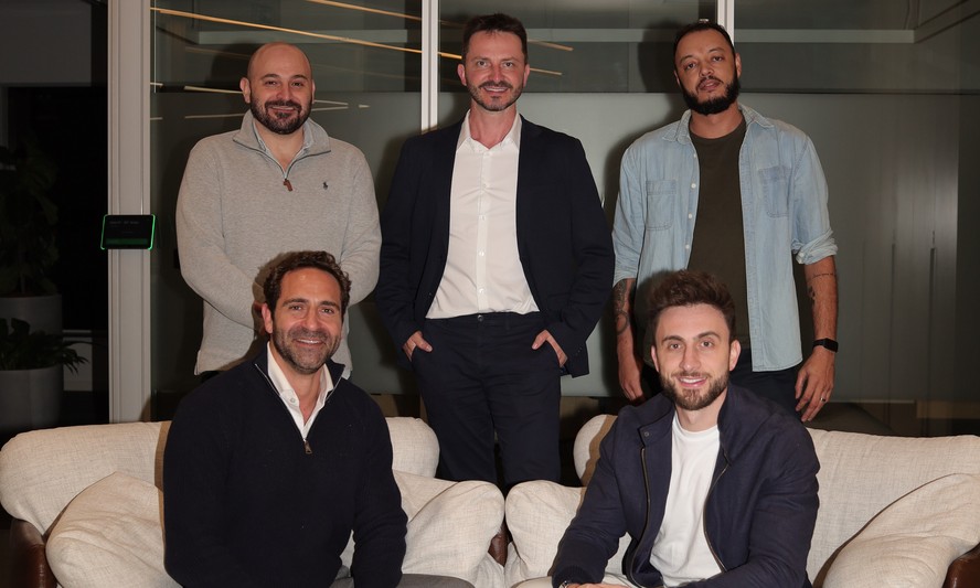Fundadores da Biglink durante apresentação da plataforma de análise de dados