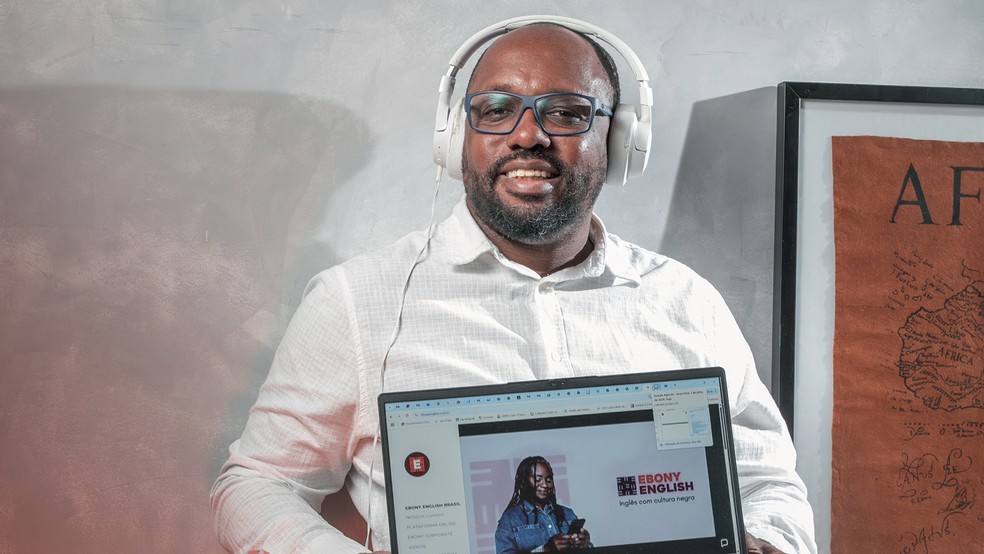 IDENTIDADE - Rodrigo Faustino fundou a escola Ebony English ao perceber a dificuldade de jovens negros em acessar o mercado de trabalho por falta de inglês — Foto: Keiny Andrade
