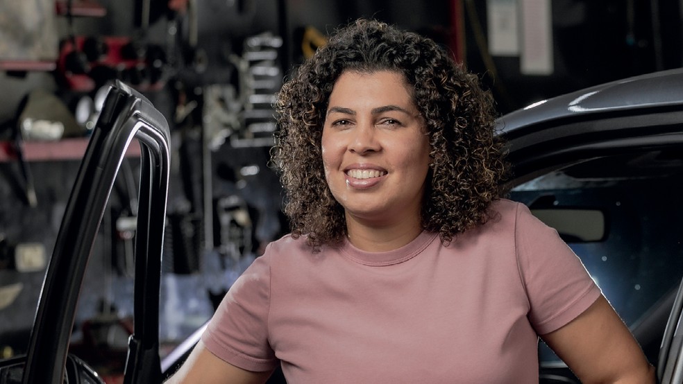 PROPÓSITO - Fundadora da Oficina amiga da Mulher, Bárbara Brier atua para ampliar a presença e a qualificação feminina no ecossistema automotivo — Foto: Keiny Andrade