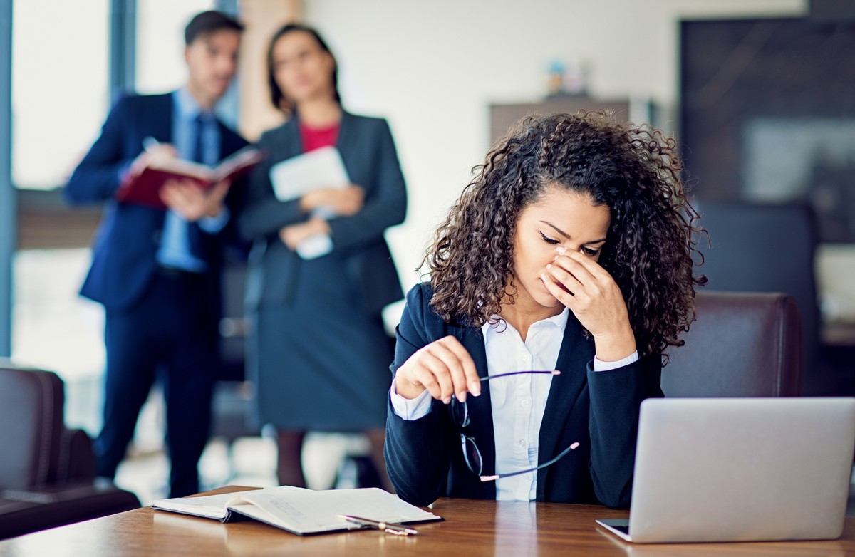 Saúde Mental no Trabalho: Governo Adia Norma após Pressão de Empresas