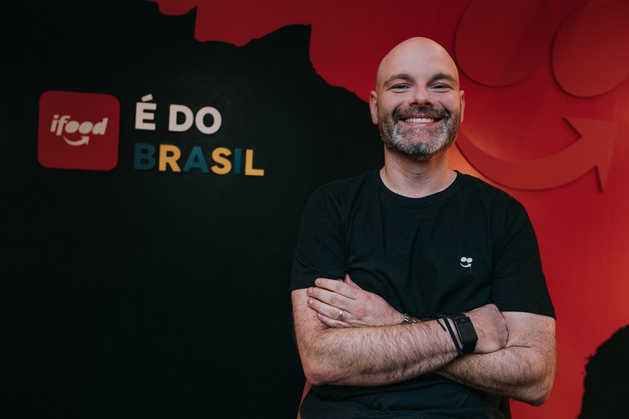 Logotipo do iFood e da Pick n Go lado a lado simbolizando aquisição