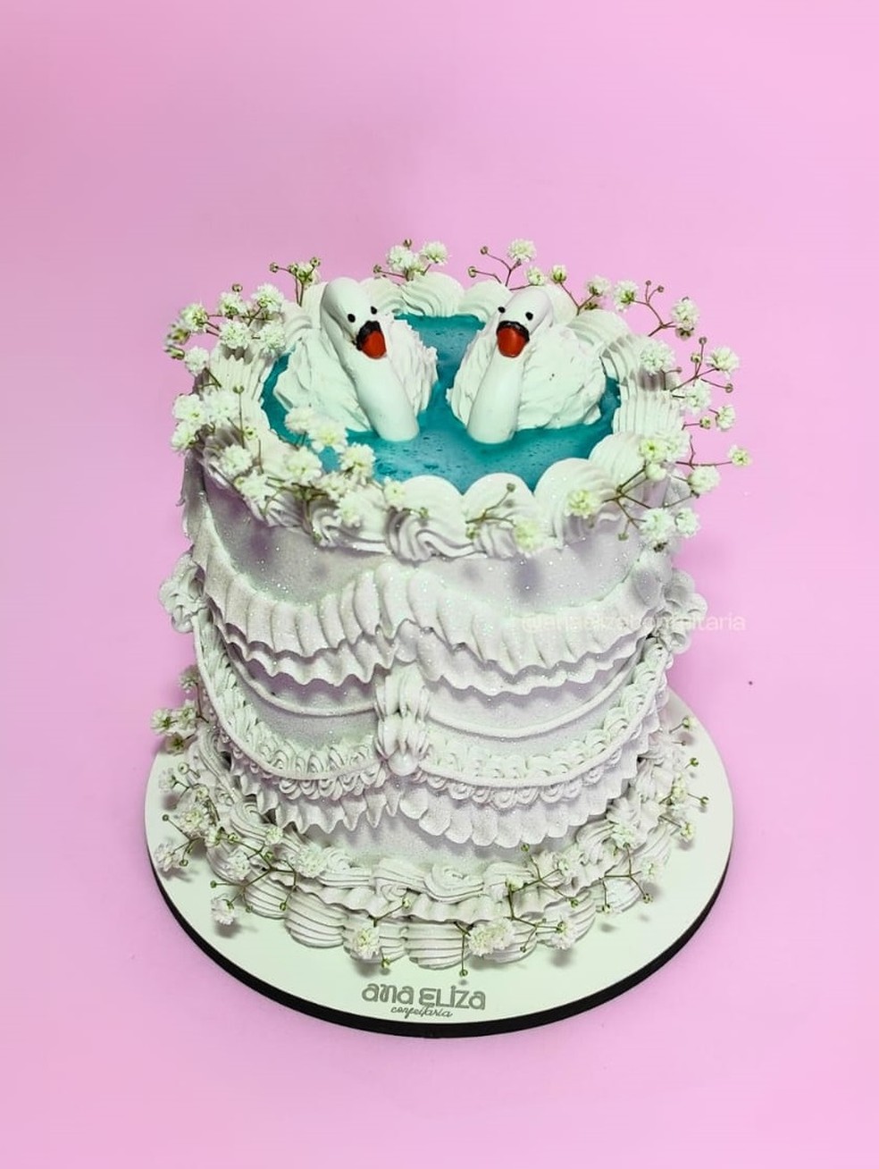 Bolo produzido de forma artesanal pela confeiteira — Foto: Reprodução/Redes Sociais