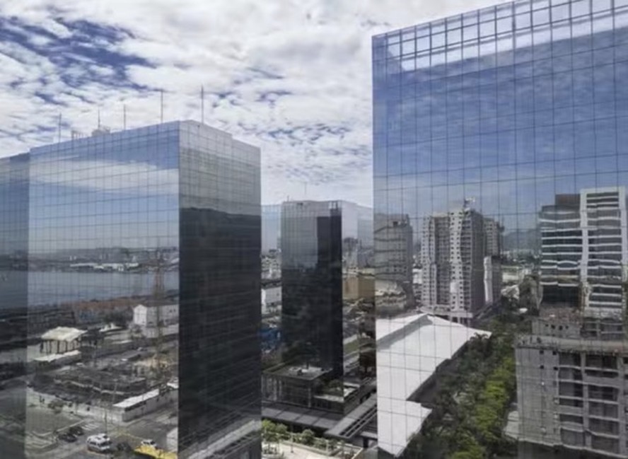Edifício corporativo moderno no centro do Rio de Janeiro