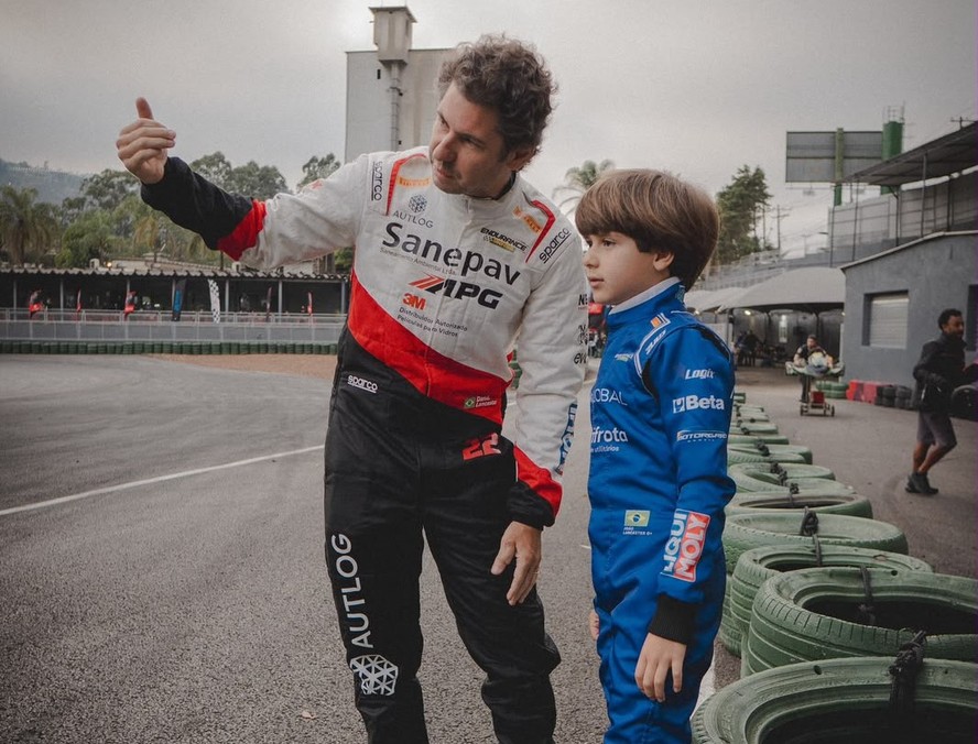 João Lancaster pilotando kart na categoria Mirim
