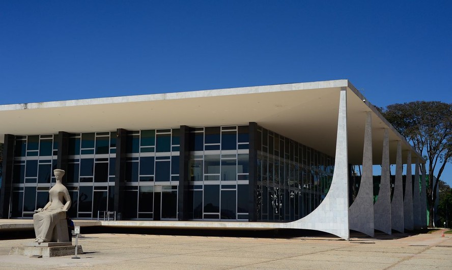 STF C rmen L cia arquiva a o sobre isen o de compras de at US