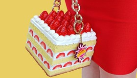 Estilista cria bolsas realistas inspiradas em comidas; 'bolo de morango' custa R$ 5 mil