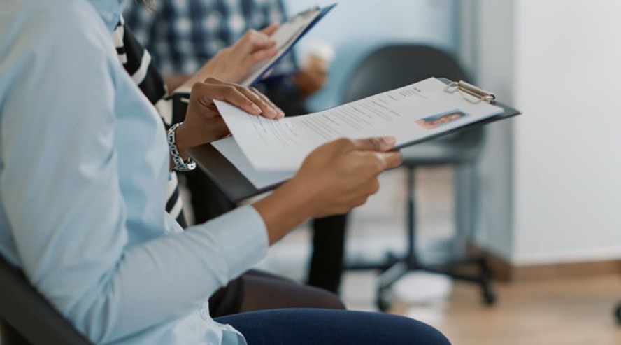 Profissional participando de entrevista de emprego