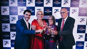 Casal troca carreira nos EUA por negócio de logística