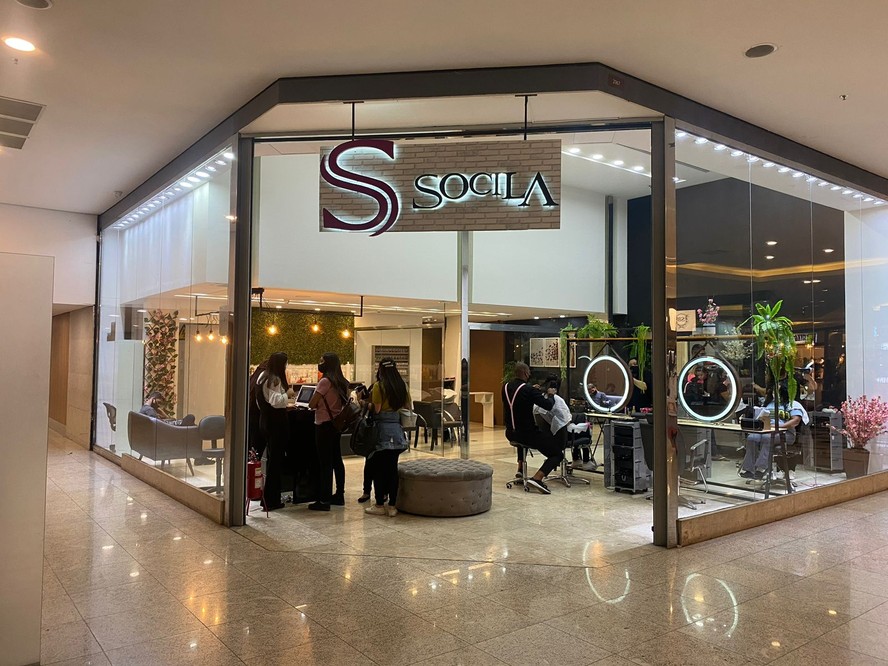Fachada de unidade da rede de salões Socila