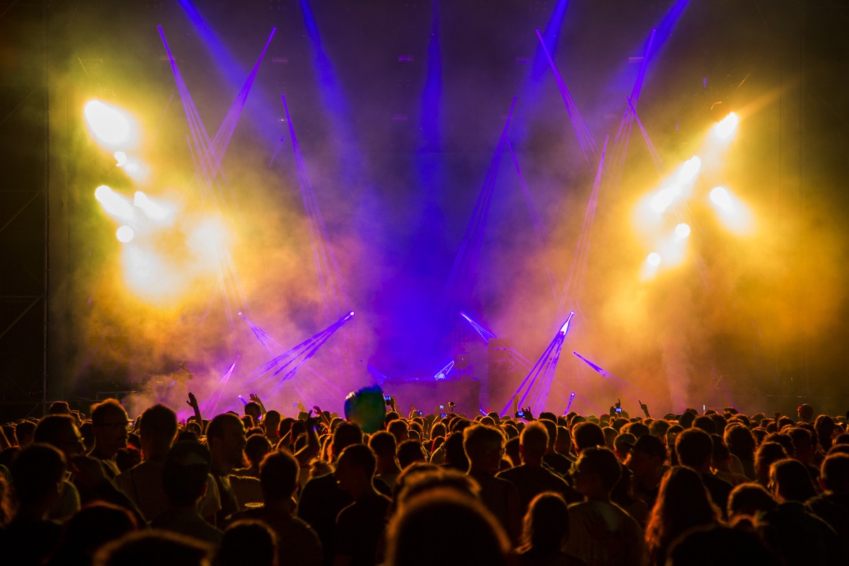 Casas de show no Rio e em SP antecipam horários e reforçam tendência