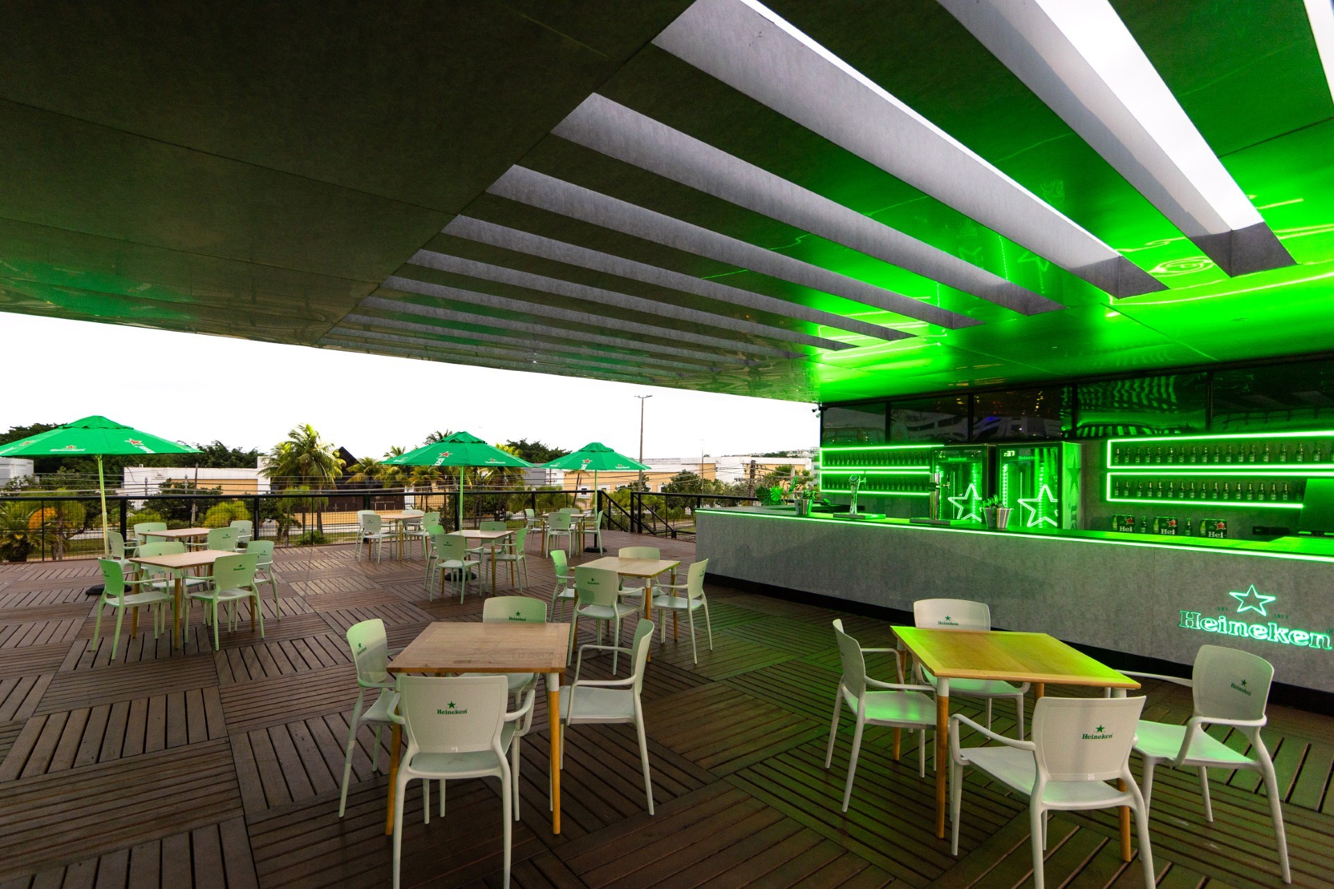 AmPm avança na reestruturação da rede com rooftop em loja no Rio de Janeiro