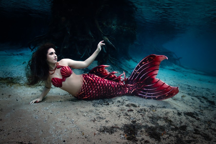Como nadar com uma cauda de sereia? - Planet Mermaid