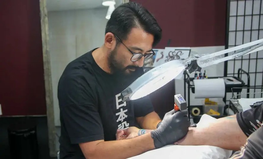 Empreendedor faz sucesso com tatuagens inspiradas em fotografias antigas -  Pequenas Empresas Grandes Negócios