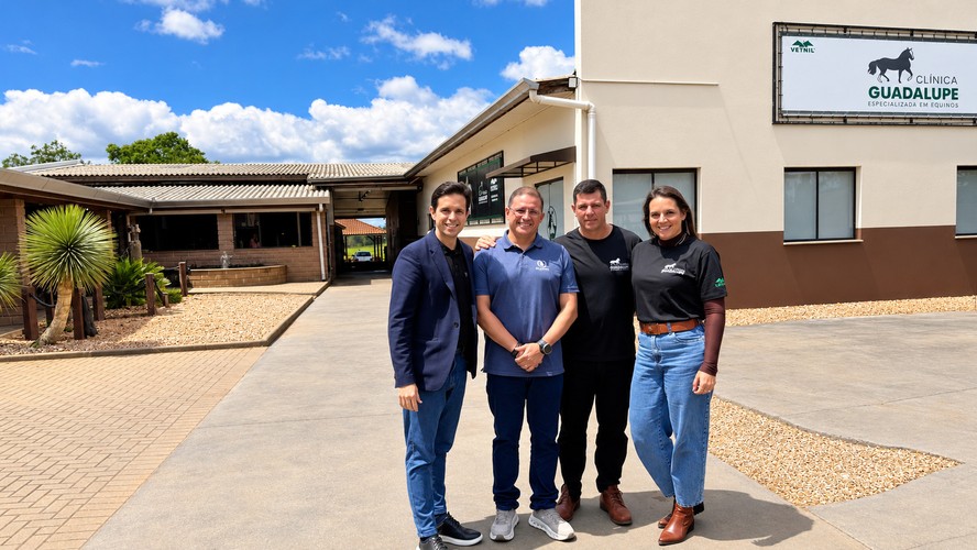 Equipe da Equarter Clinic e Clínica Guadalupe reunida