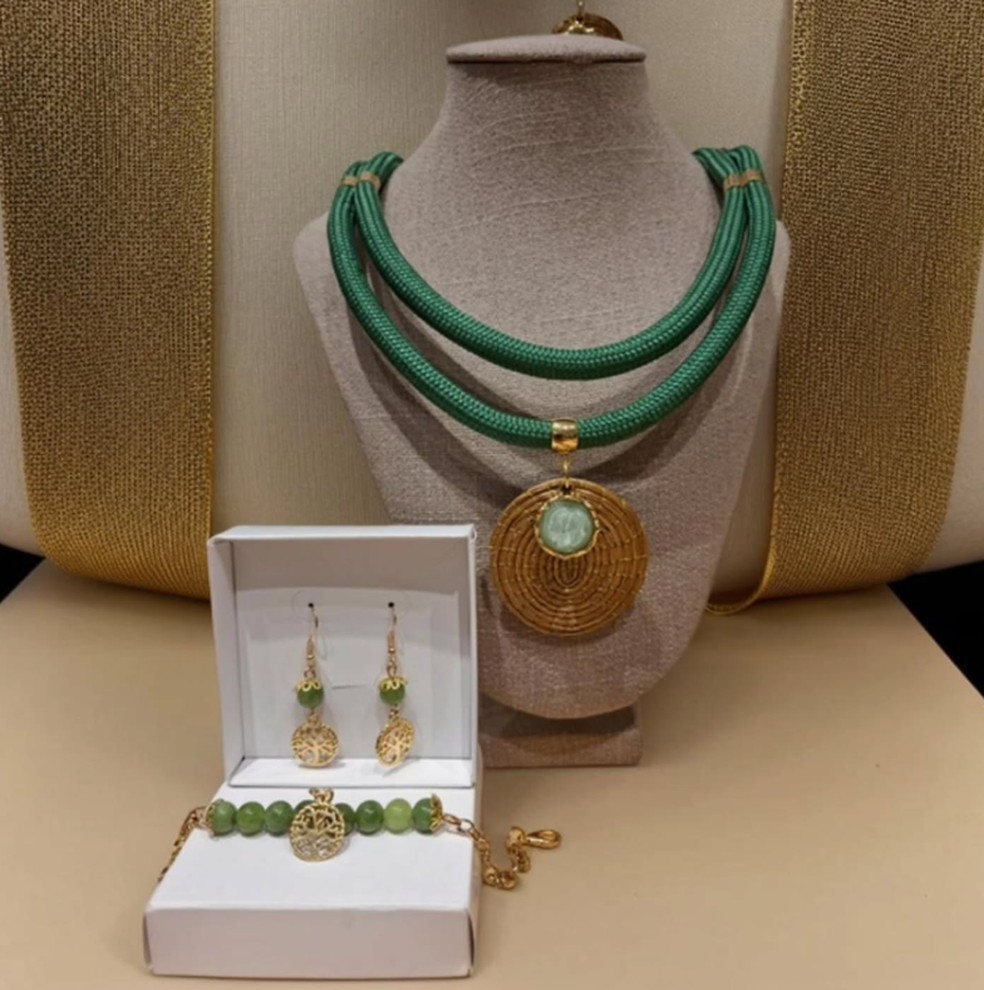 Conjunto verde que mistura pedras e capim dourado — Foto: Reprodução/Instagram