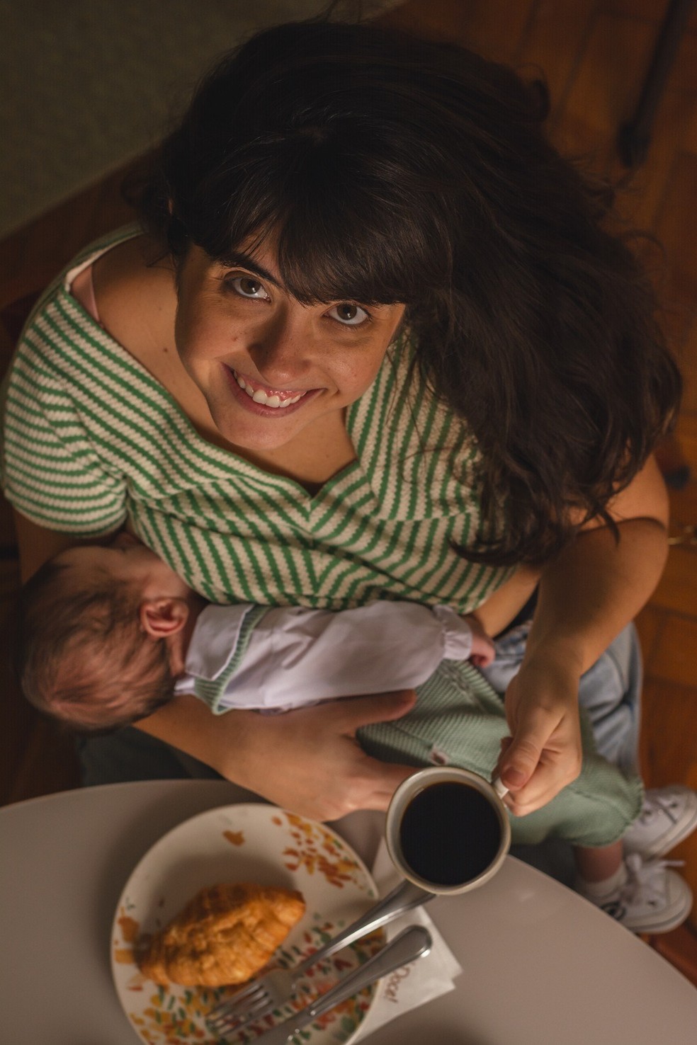 Flávia Olmo concilia a rotina à frente da Que Doce! com a maternidade após o nascimento do filho Vicente, em 2025 — Foto: Divulgação