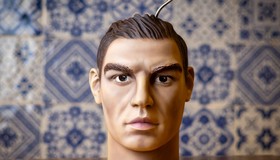 Bar serve drinque em caneca de Cristiano Ronaldo